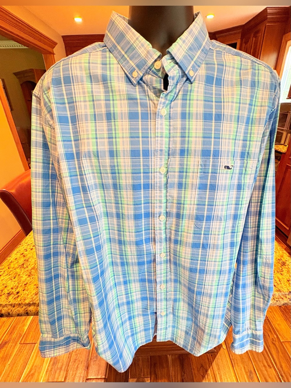 Vineyard Vines men’s button front beach shirt. Sharp blue/green plaid w/logo. XL
